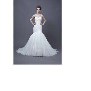 Designer Wedding Dress - Designed by Enzoani - Size 8